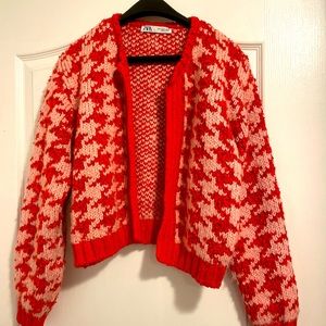 Beautiful Zara Sweater in popular houndstooth pattern